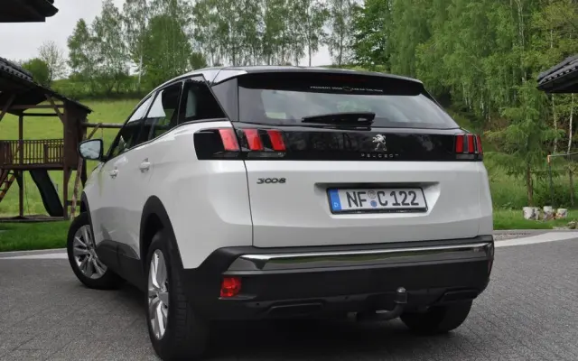 PEUGEOT 3008 BlueHDi 120 Stop & Start Allure
