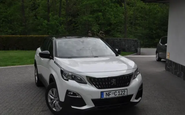 PEUGEOT 3008 BlueHDi 120 Stop & Start Allure
