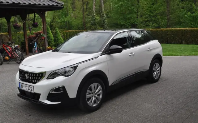 PEUGEOT 3008 BlueHDi 120 Stop & Start Allure