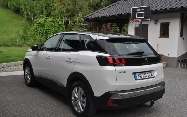 PEUGEOT 3008 BlueHDi 120 Stop & Start Allure