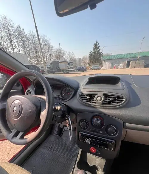 RENAULT Clio 