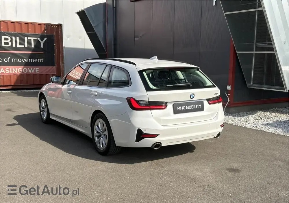 BMW Seria 3 318i Advantage