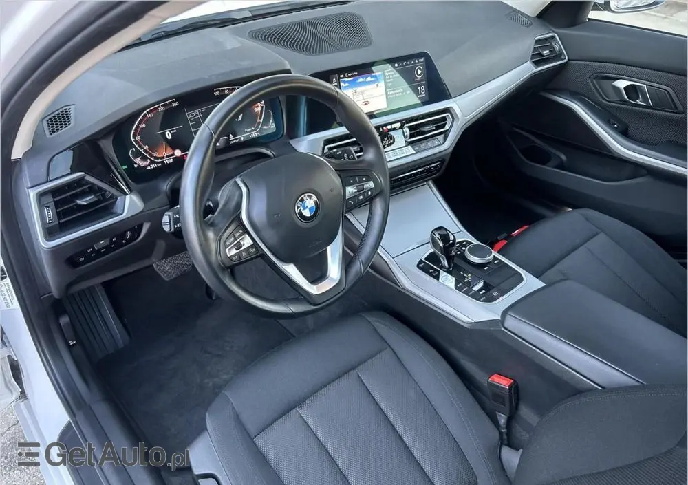 BMW Seria 3 318i Advantage