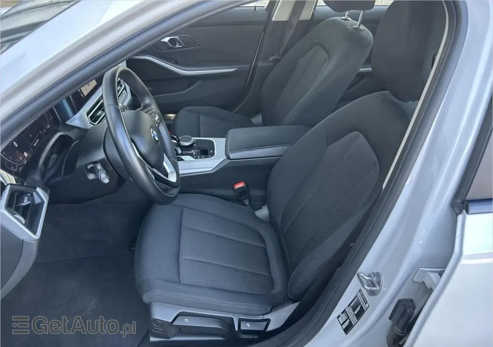 BMW Seria 3 318i Advantage