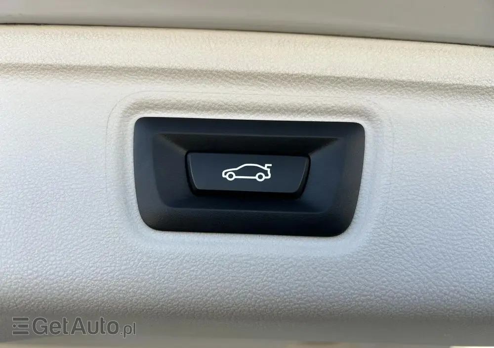 BMW Seria 3 318i Advantage