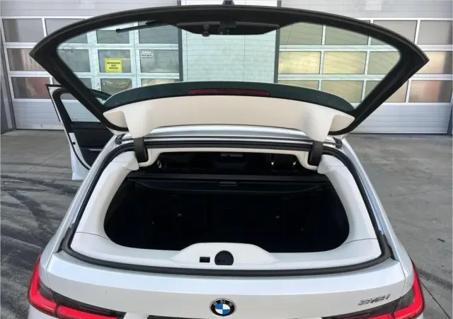 BMW Seria 3 318i Advantage