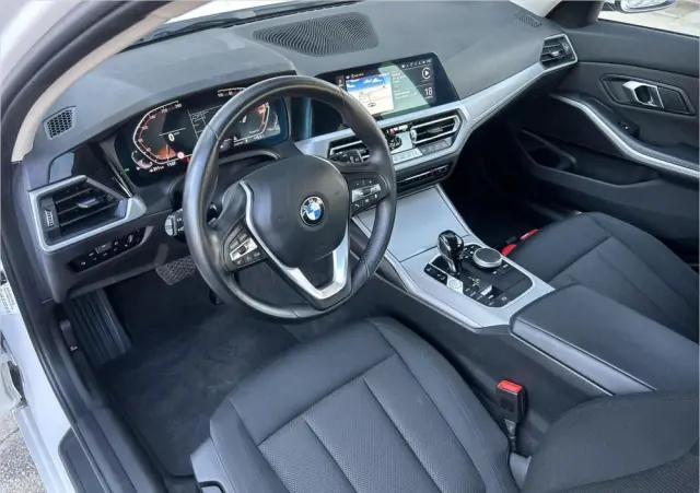 BMW Seria 3 318i Advantage