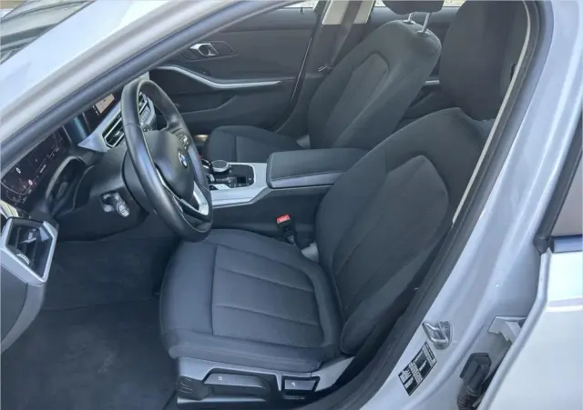 BMW Seria 3 318i Advantage