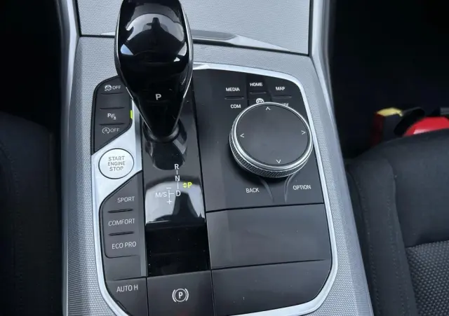 BMW Seria 3 318i Advantage