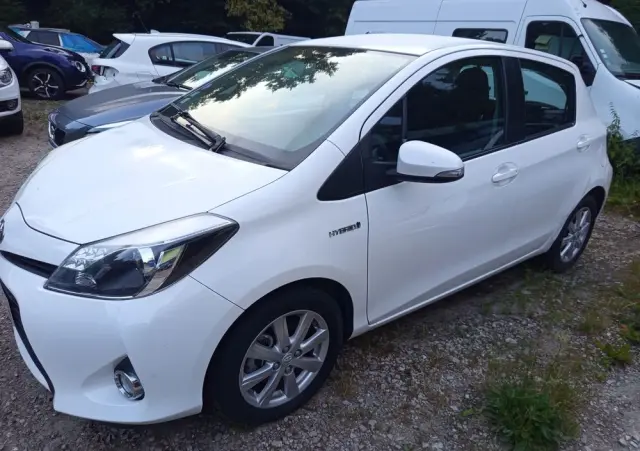 TOYOTA Yaris 