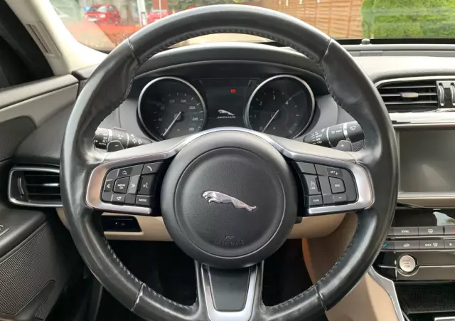 JAGUAR XE 2.0 D Prestige