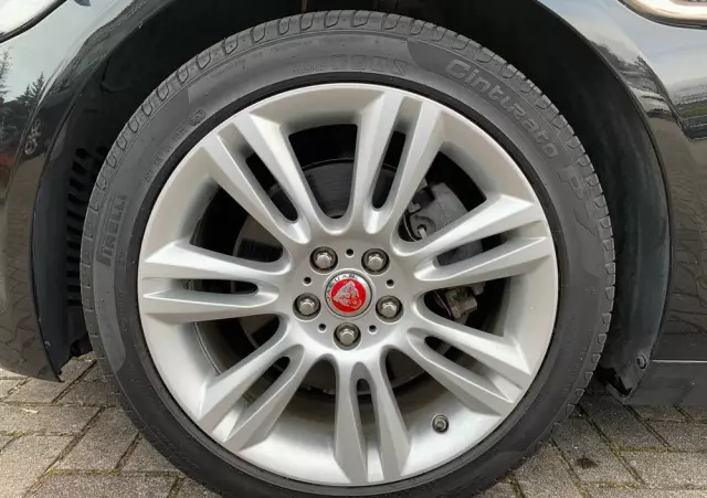 JAGUAR XE 2.0 D Prestige