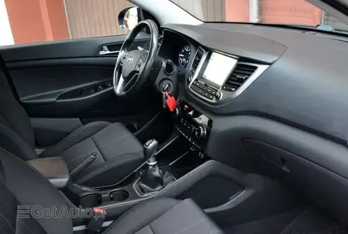 HYUNDAI Tucson 