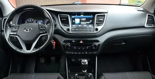 HYUNDAI Tucson 