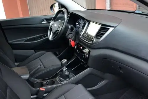 HYUNDAI Tucson 