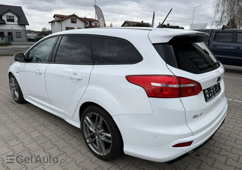 FORD Focus 1.0 EcoBoost ST-Line Black ASS