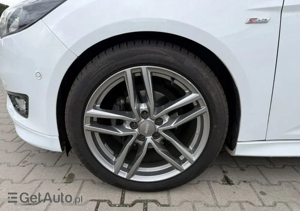 FORD Focus 1.0 EcoBoost ST-Line Black ASS