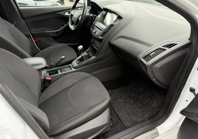 FORD Focus 1.0 EcoBoost ST-Line Black ASS