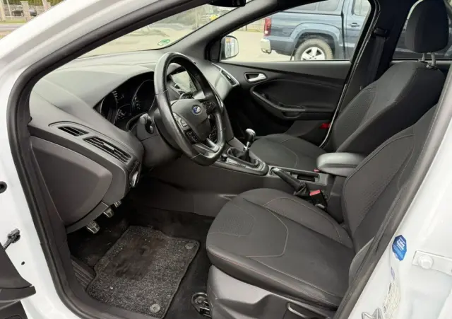 FORD Focus 1.0 EcoBoost ST-Line Black ASS