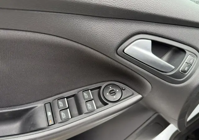 FORD Focus 1.0 EcoBoost ST-Line Black ASS