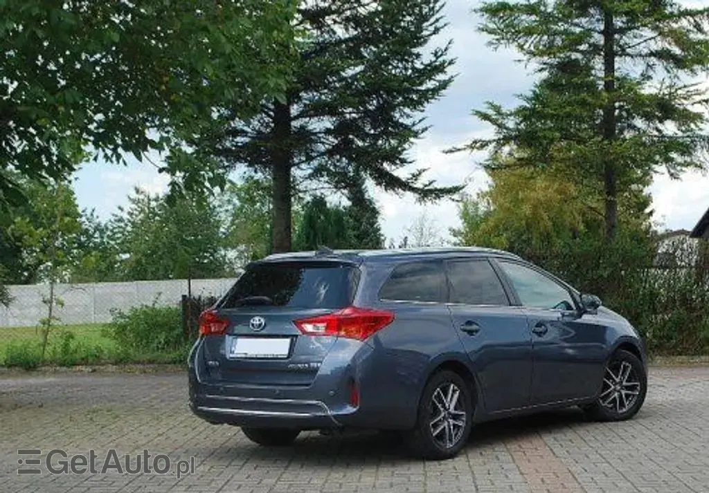 TOYOTA Auris 