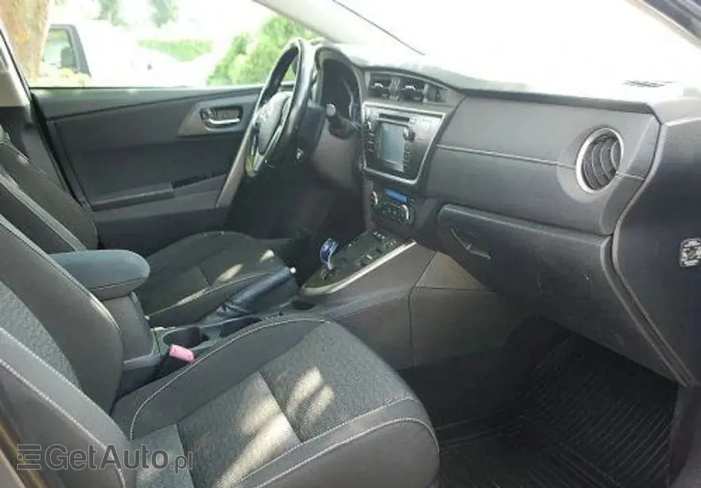TOYOTA Auris 