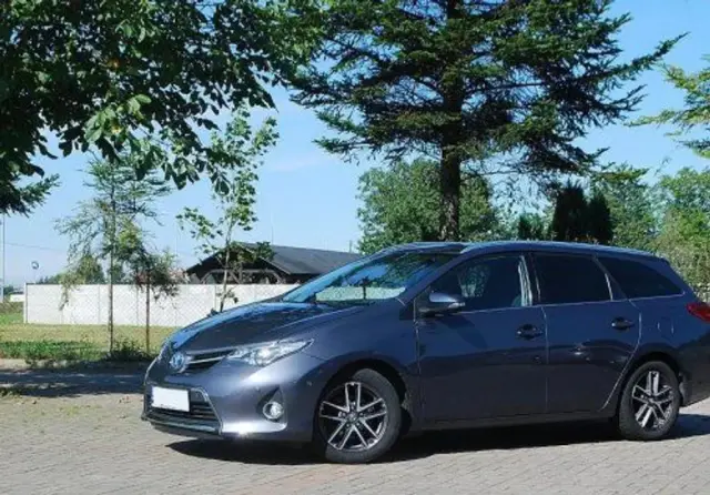 TOYOTA Auris 