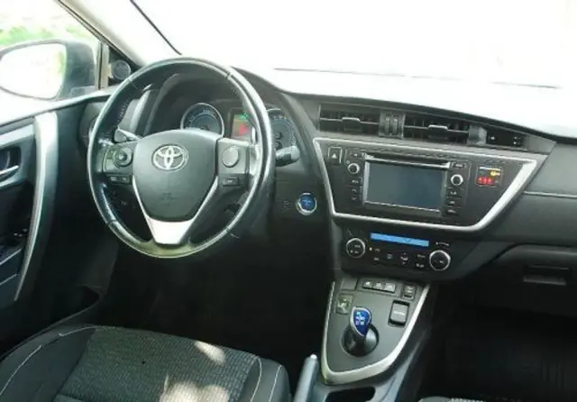 TOYOTA Auris 