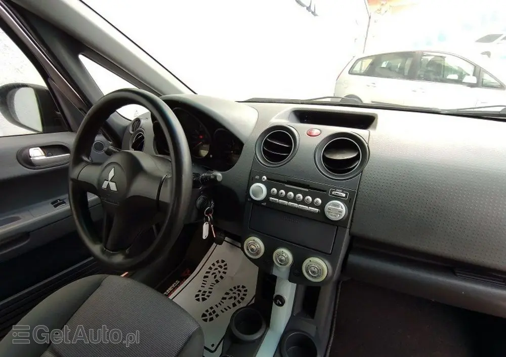MITSUBISHI Colt 