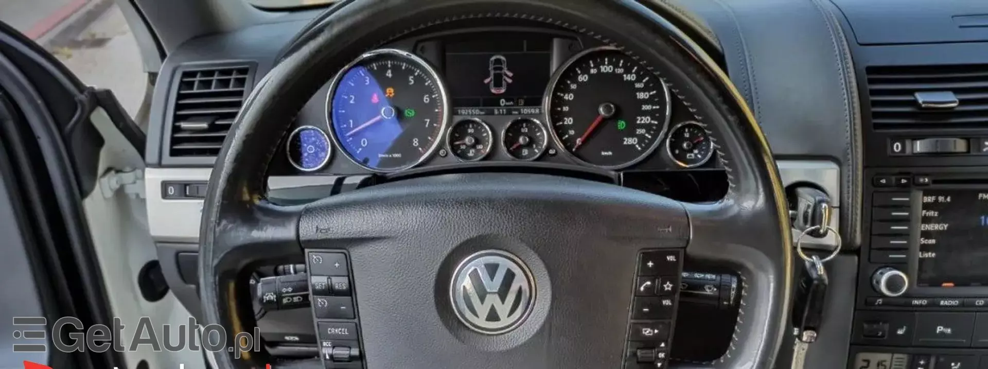 VOLKSWAGEN Touareg 