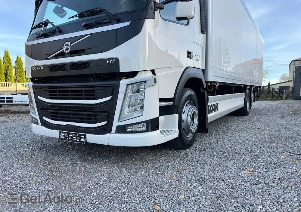 VOLVO FM 370 / 6x2 / Chłodnia / Winda / 
