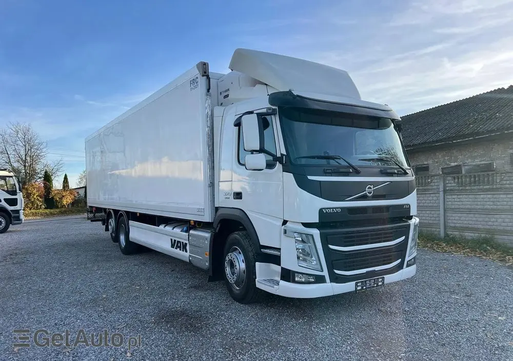 VOLVO FM 370 / 6x2 / Chłodnia / Winda / 