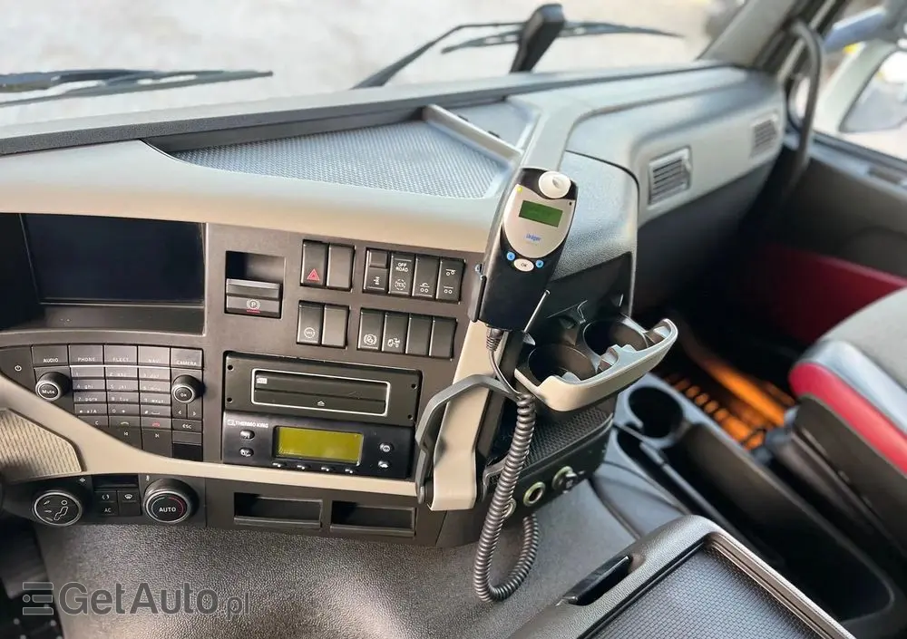 VOLVO FM 370 / 6x2 / Chłodnia / Winda / 