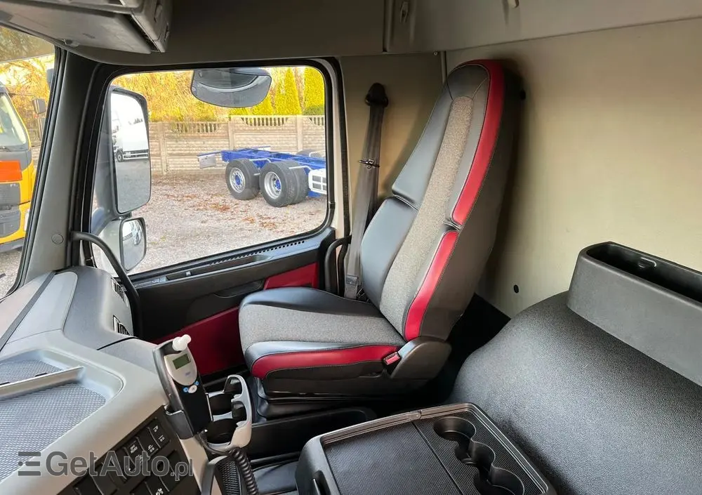 VOLVO FM 370 / 6x2 / Chłodnia / Winda / 