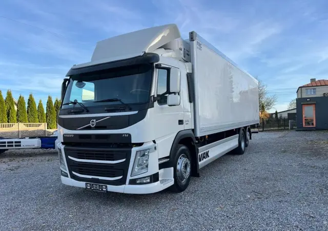 VOLVO FM 370 / 6x2 / Chłodnia / Winda / 