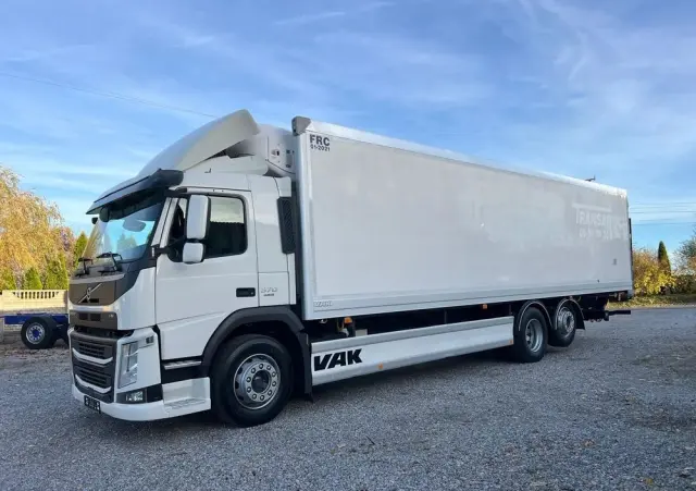 VOLVO FM 370 / 6x2 / Chłodnia / Winda / 
