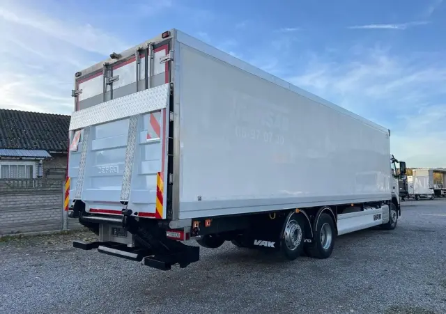 VOLVO FM 370 / 6x2 / Chłodnia / Winda / 