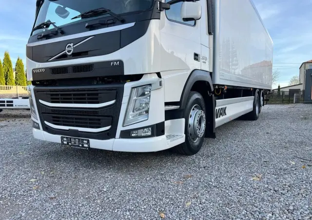 VOLVO FM 370 / 6x2 / Chłodnia / Winda / 