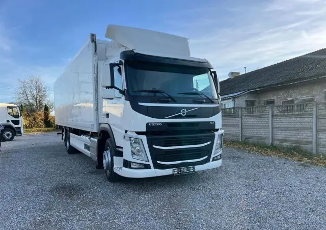 VOLVO FM 370 / 6x2 / Chłodnia / Winda / 