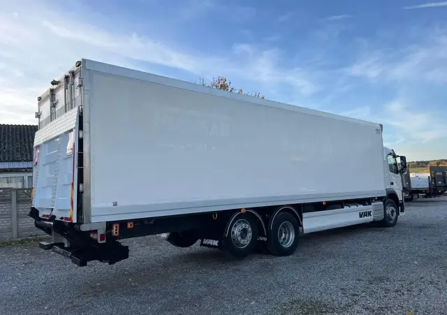 VOLVO FM 370 / 6x2 / Chłodnia / Winda / 