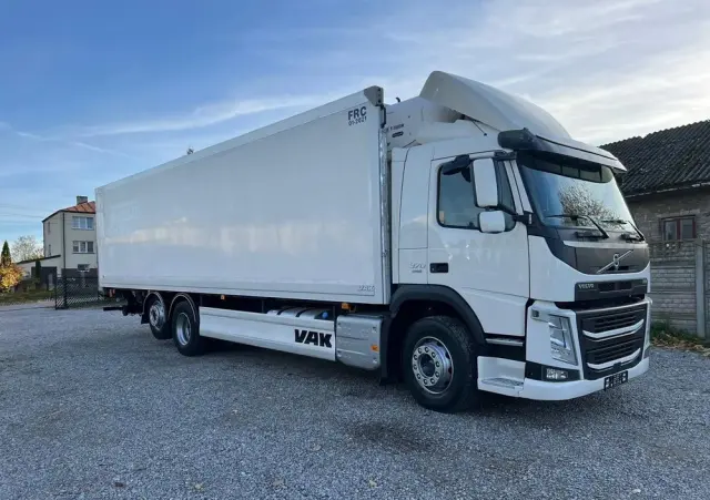 VOLVO FM 370 / 6x2 / Chłodnia / Winda / 