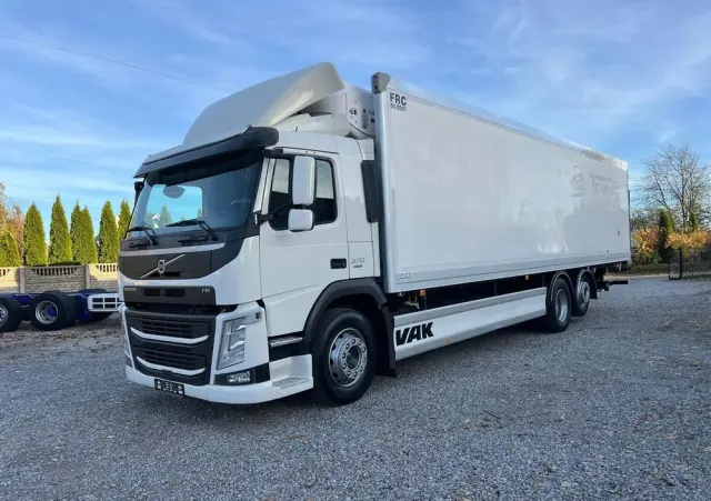 VOLVO FM 370 / 6x2 / Chłodnia / Winda / 