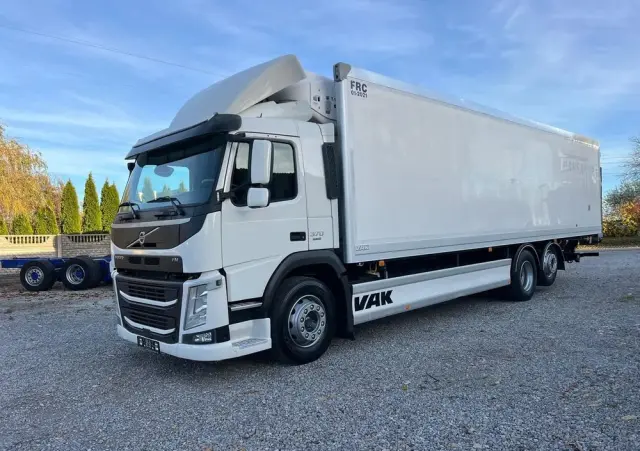 VOLVO FM 370 / 6x2 / Chłodnia / Winda / 