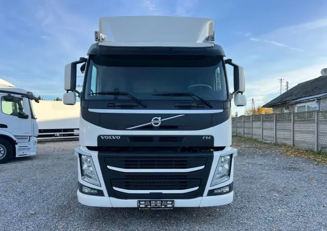 VOLVO FM 370 / 6x2 / Chłodnia / Winda / 