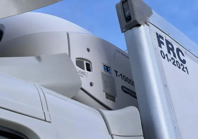 VOLVO FM 370 / 6x2 / Chłodnia / Winda / 