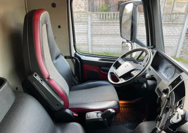 VOLVO FM 370 / 6x2 / Chłodnia / Winda / 