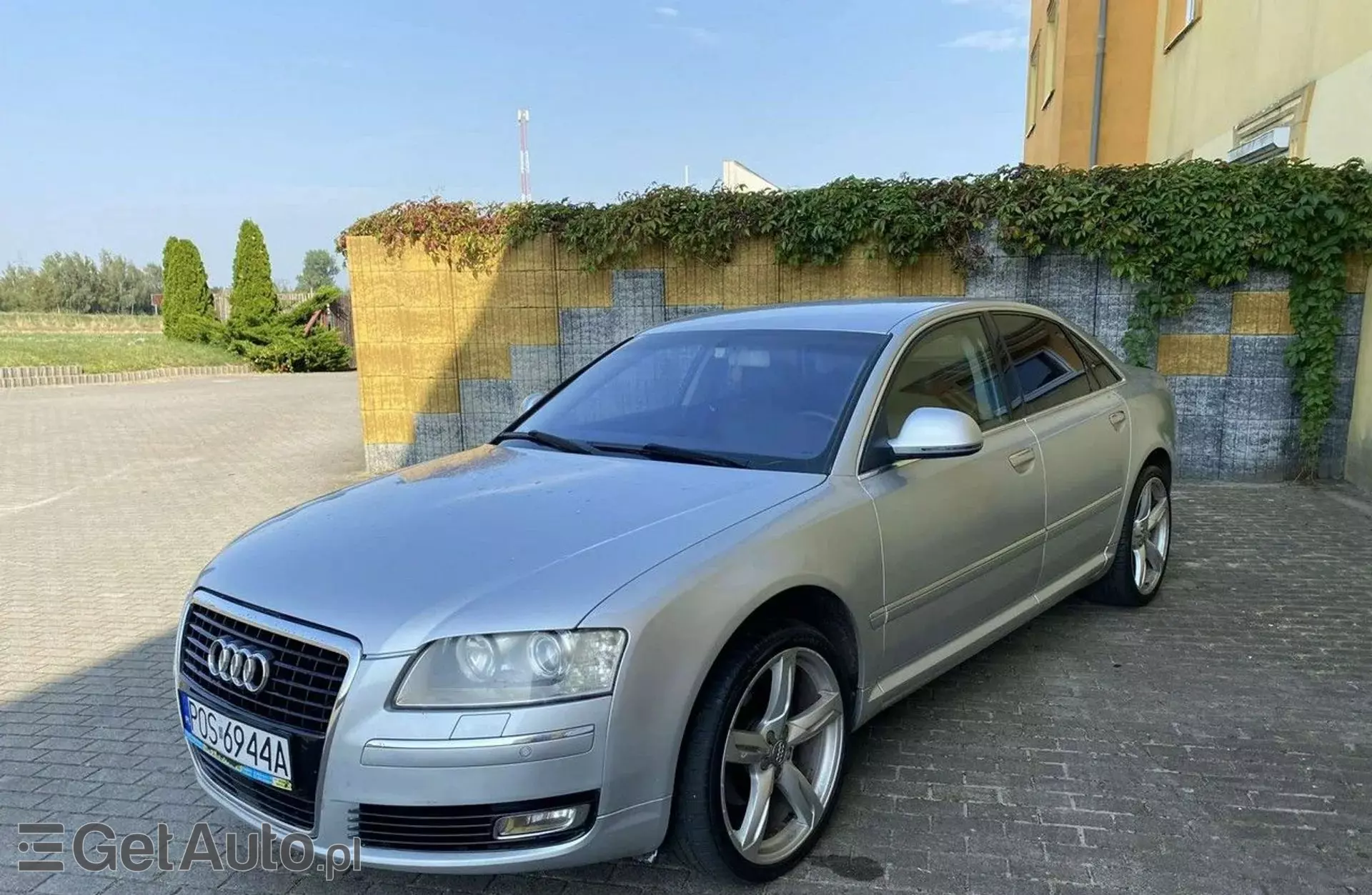 AUDI A8 