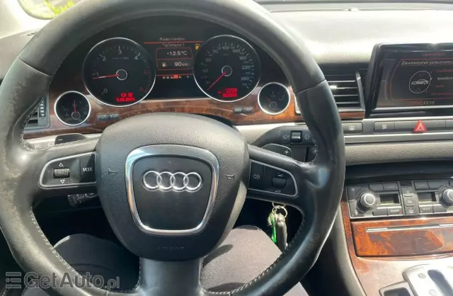 AUDI A8 