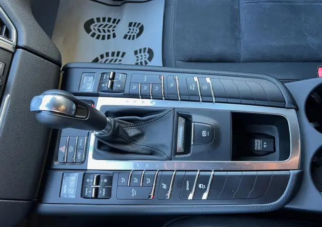 PORSCHE Macan S PDK