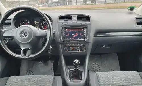 VOLKSWAGEN Golf 